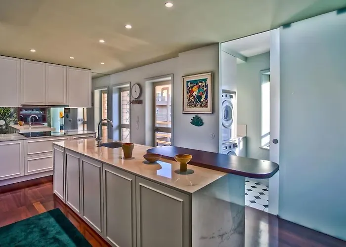 Oscar Chalupsky Apartment *