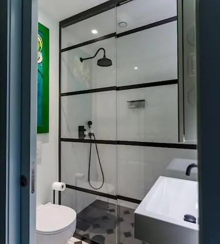 Oscar Chalupsky Apartment *