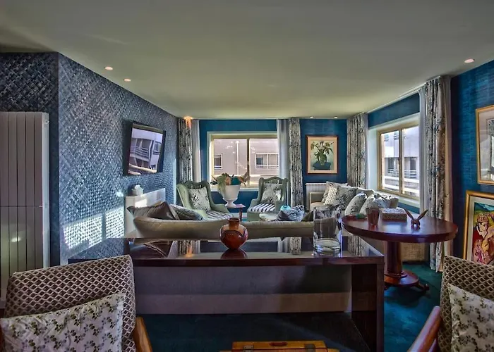 Oscar Chalupsky Apartment *