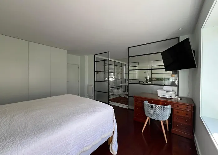 Oscar Chalupsky Apartment *