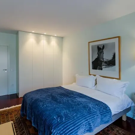 Oscar Chalupsky * Вила-ду-Конди