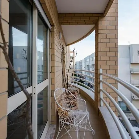 Oscar Chalupsky Вила-ду-Конди