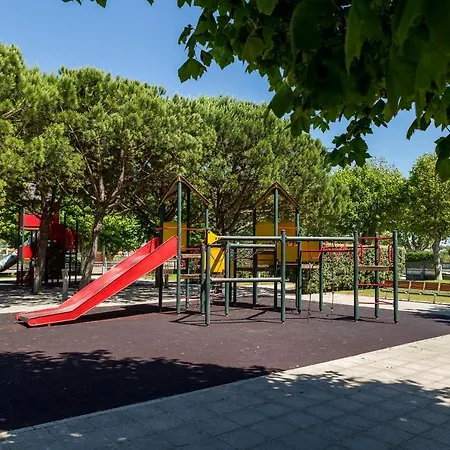 Oscar Chalupsky * Вила-ду-Конди