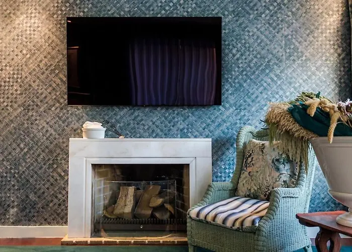 Oscar Chalupsky Apartment *